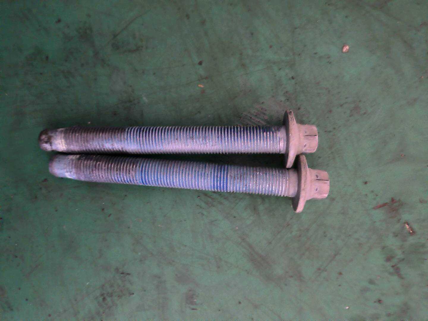 A0009904911 元宝梁螺栓