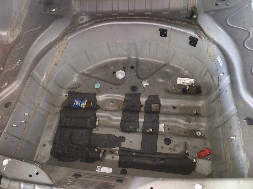 C2D9473 Spare Tire Well