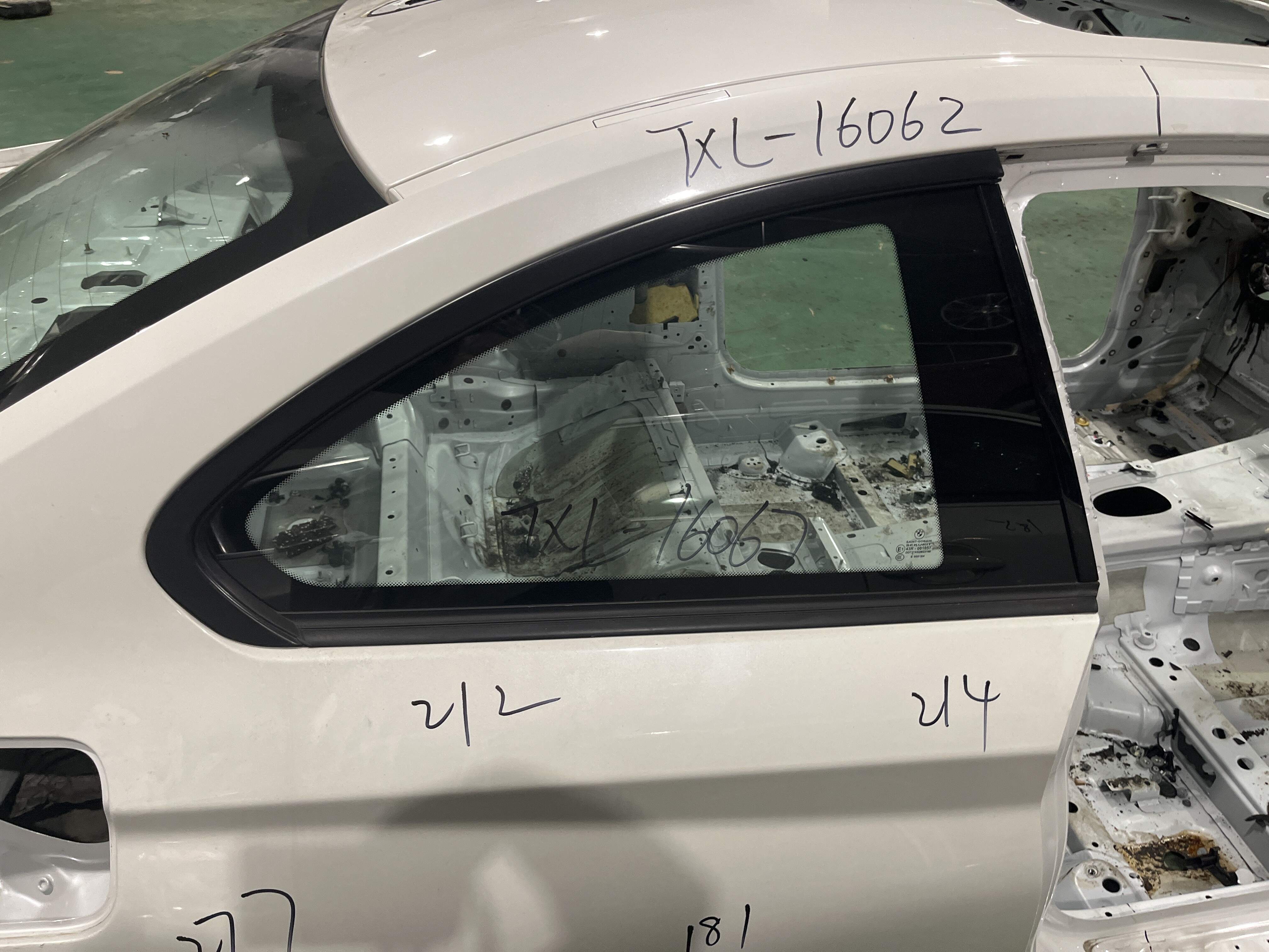 51377294342 Rear Quarter Glass, Right