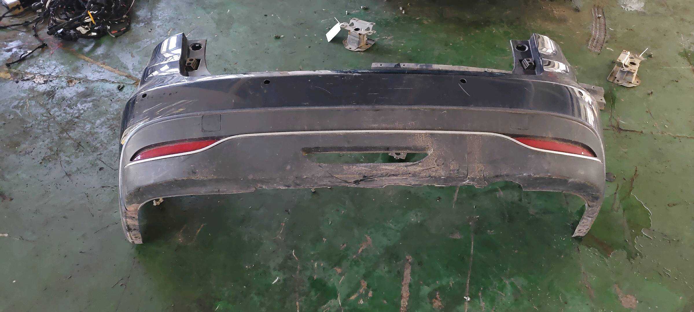 MEH280411192 后保险杠上本体