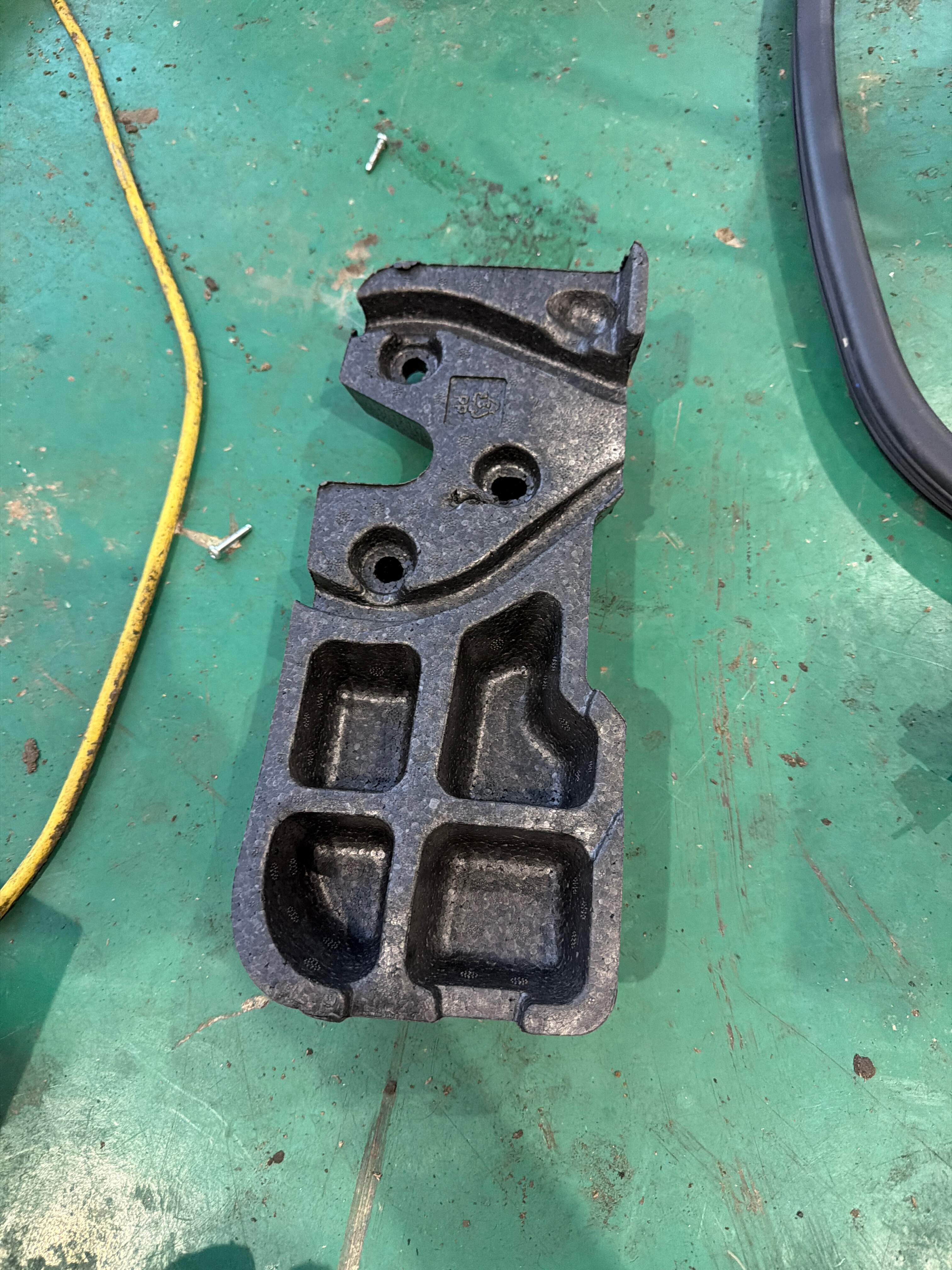 C2Z22026 Bracket Block, Right