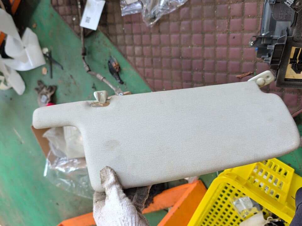 330857551C6FD 遮阳板(左)