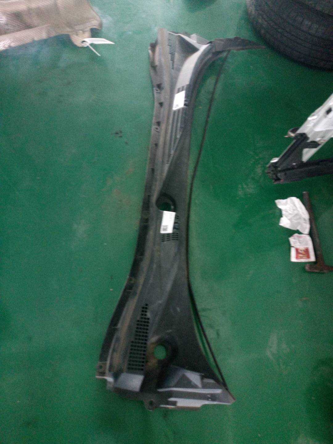 10099137 Front Windshield Washer Nozzle, Left