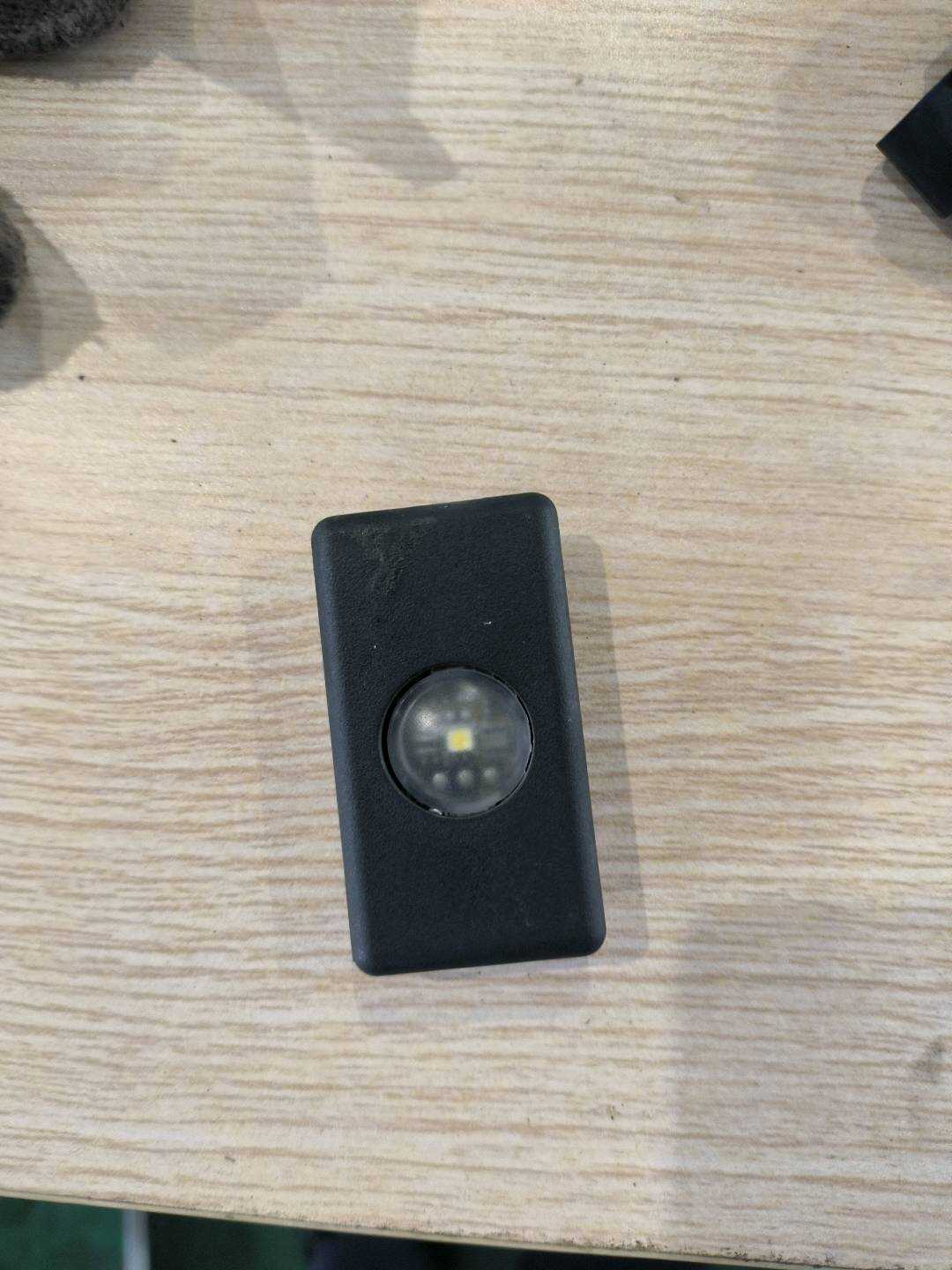 13582994 行李箱灯
