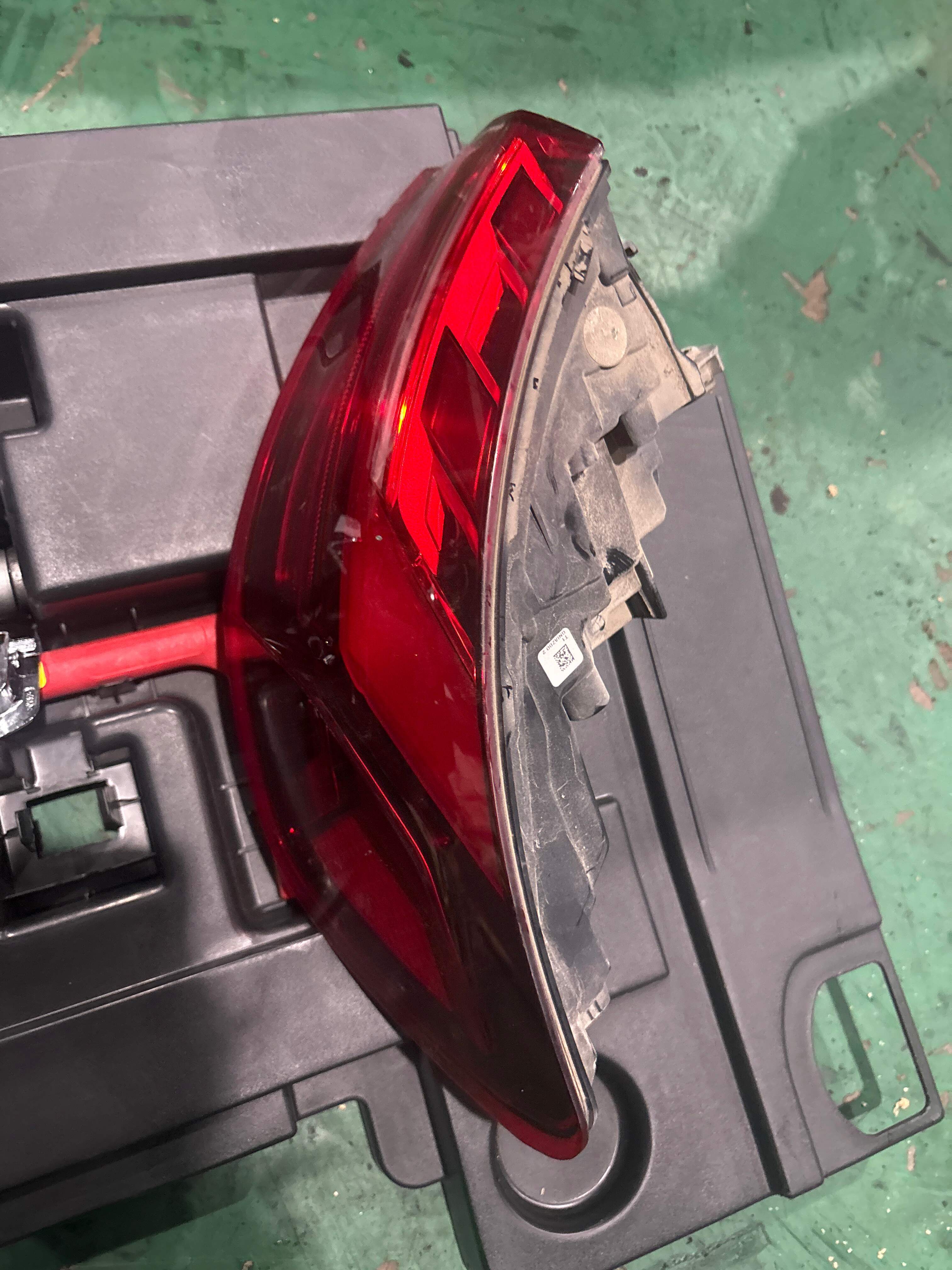 8W5945092AA Outer Tail Light Assembly, Right