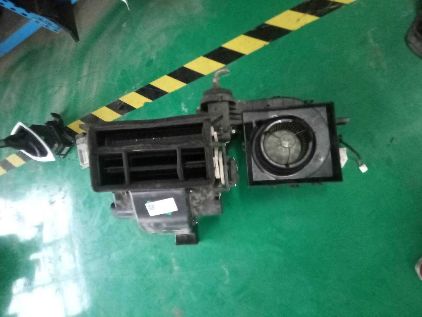 F1020930106 蒸发箱总成