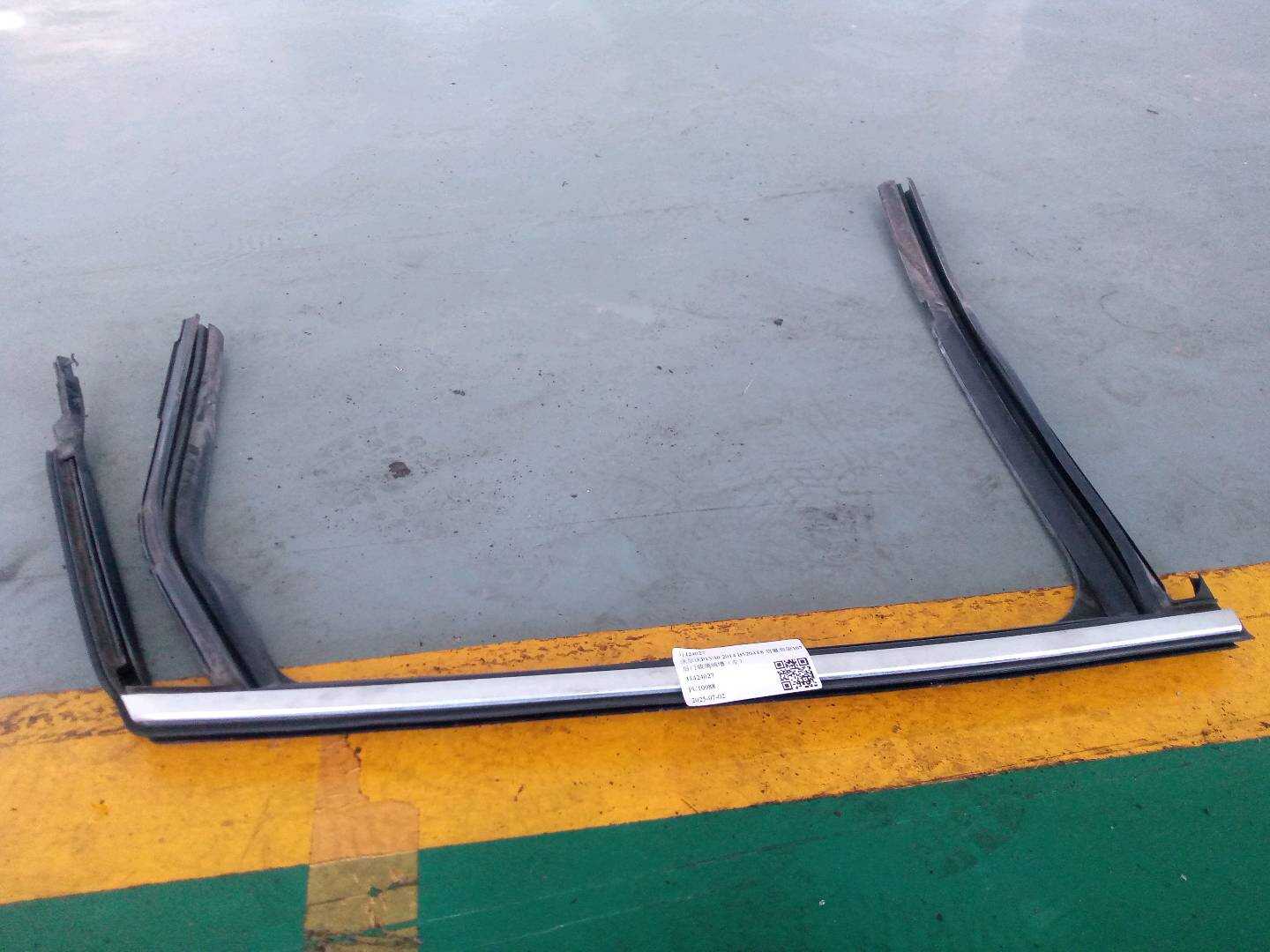 31424027 Rear Door Window Felt Channel, Left