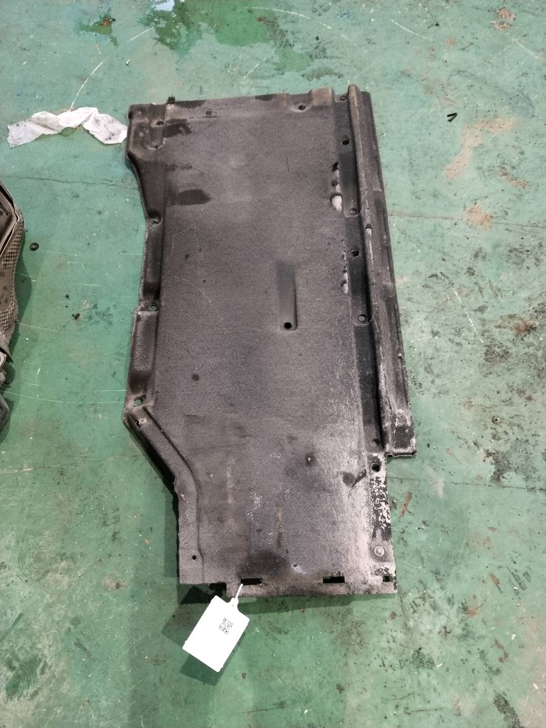 L8WD825208 Chassis Under Cover (Middle Right)