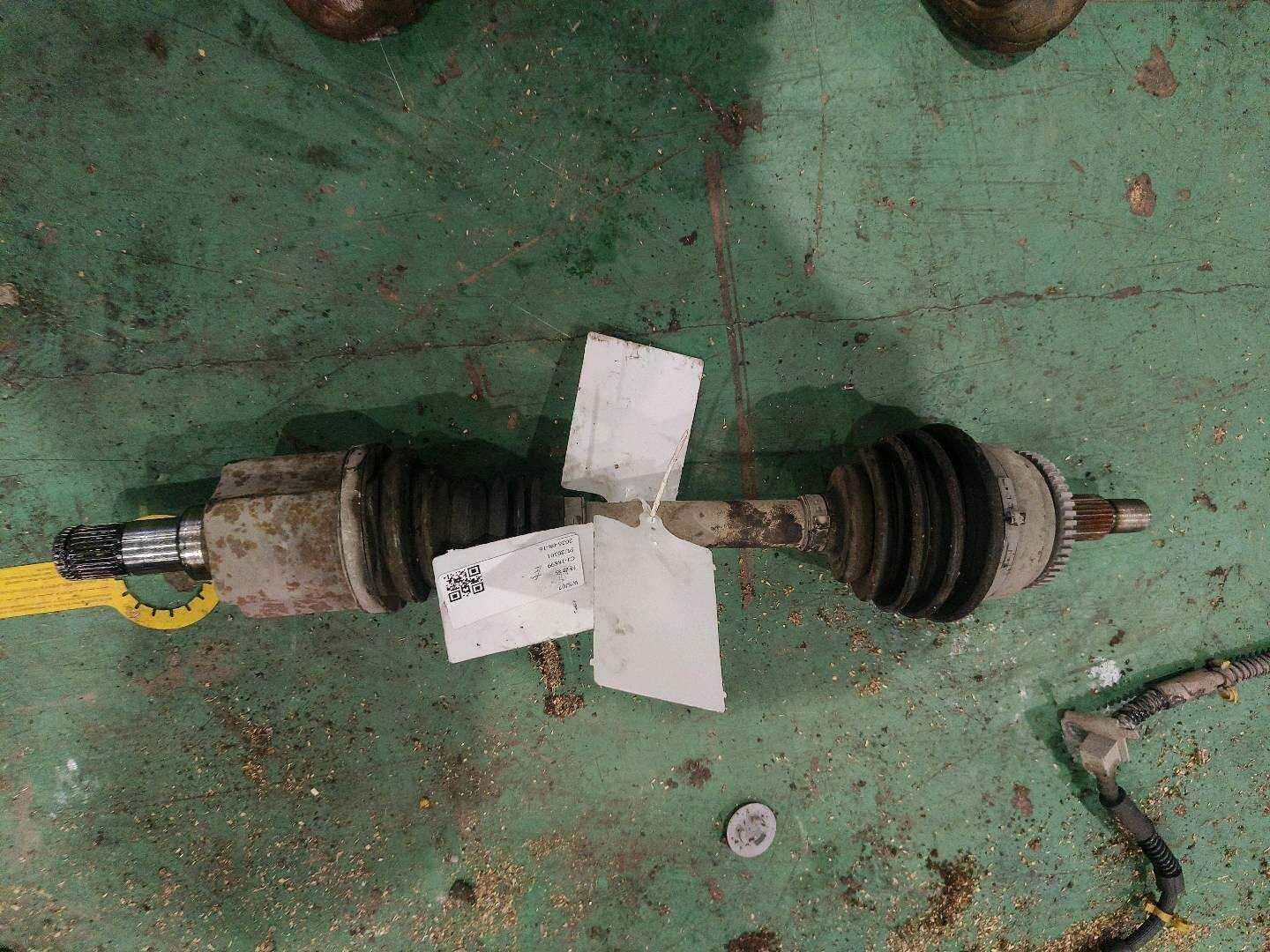 LR025874 Front Axle Shaft, Left