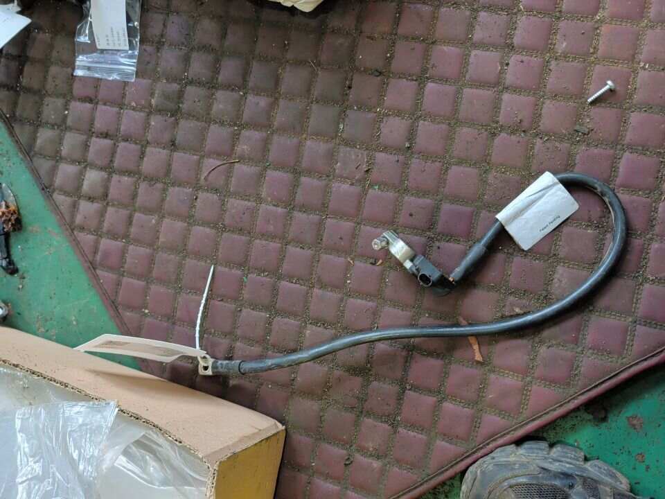 97061104304 蓄电池搭铁线