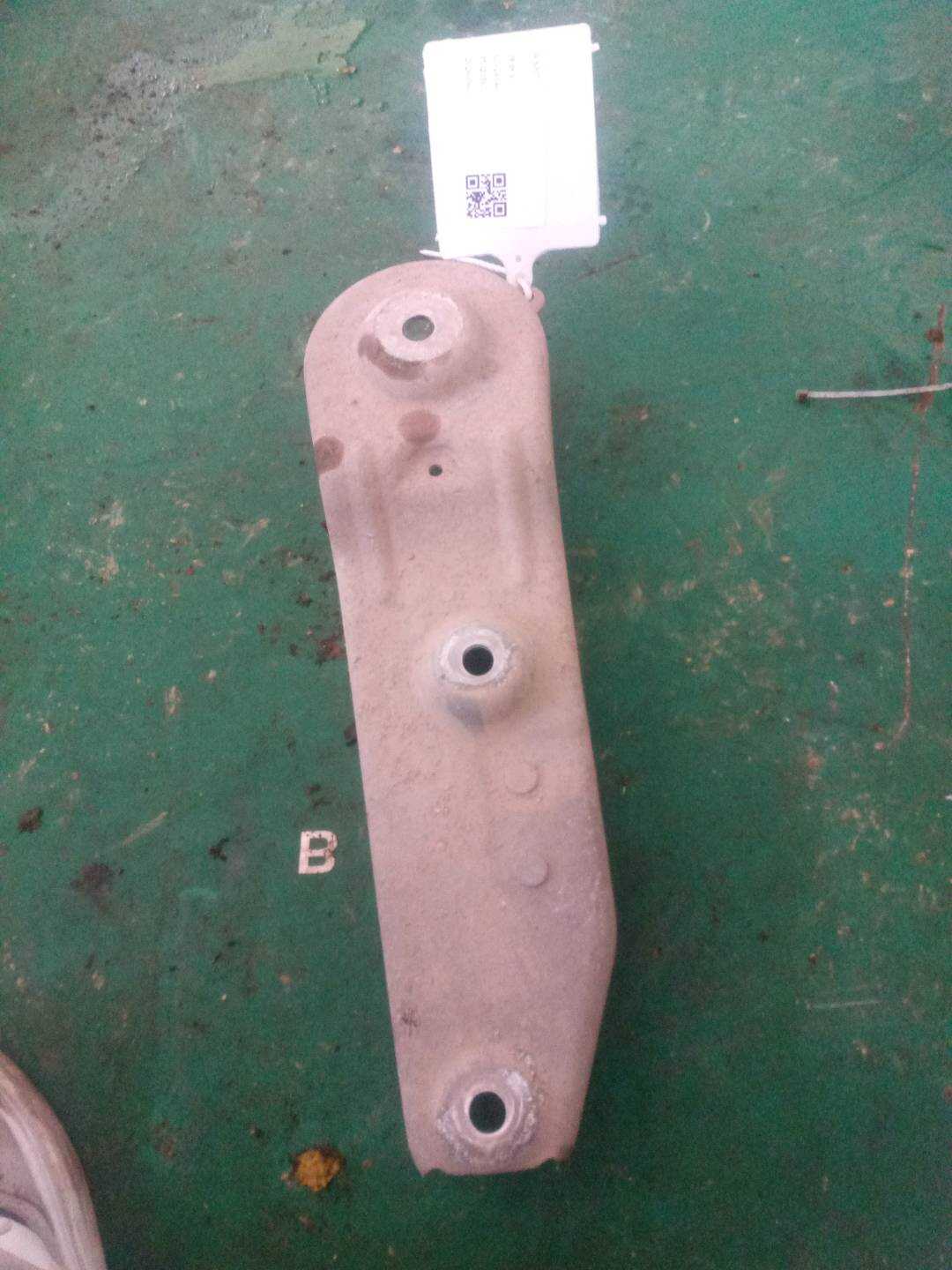 33326782840 后扭力杆（右）
