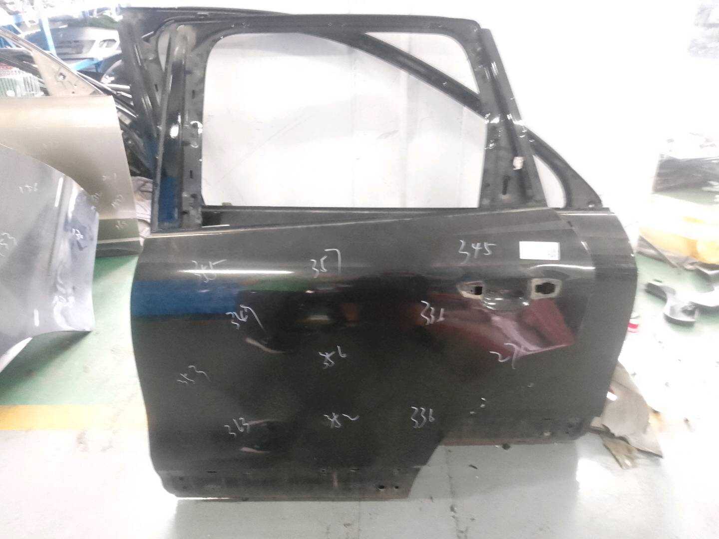 95853301100 后门壳(左)