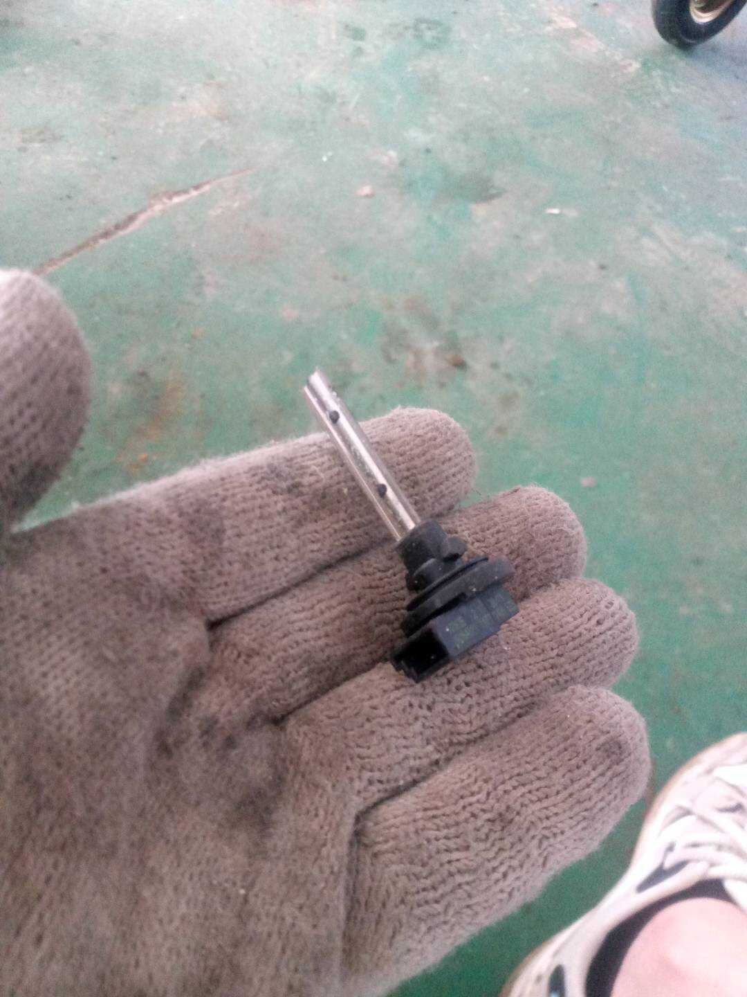 64119166109 蒸发箱温度传感器