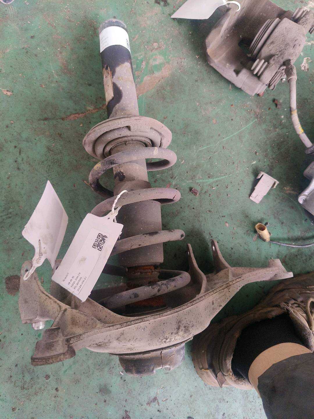 L8RD411105B 前减震器螺旋弹簧