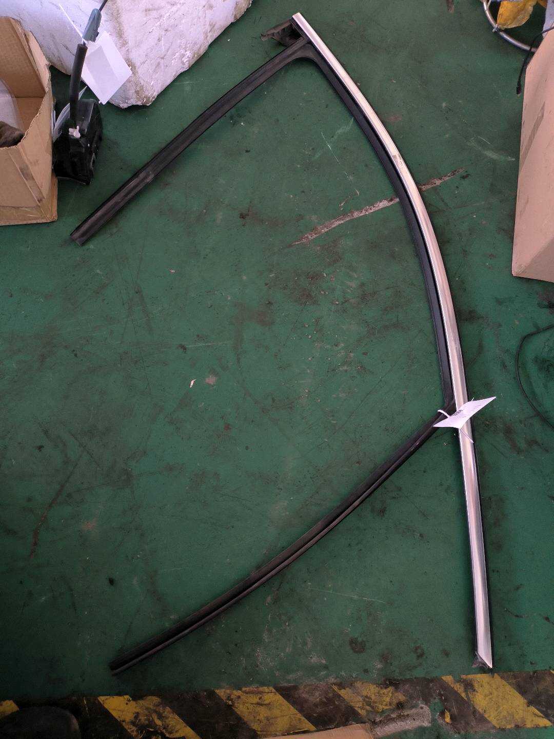 P0007829AI Front Door Gap Weatherstrip Assembly - Right