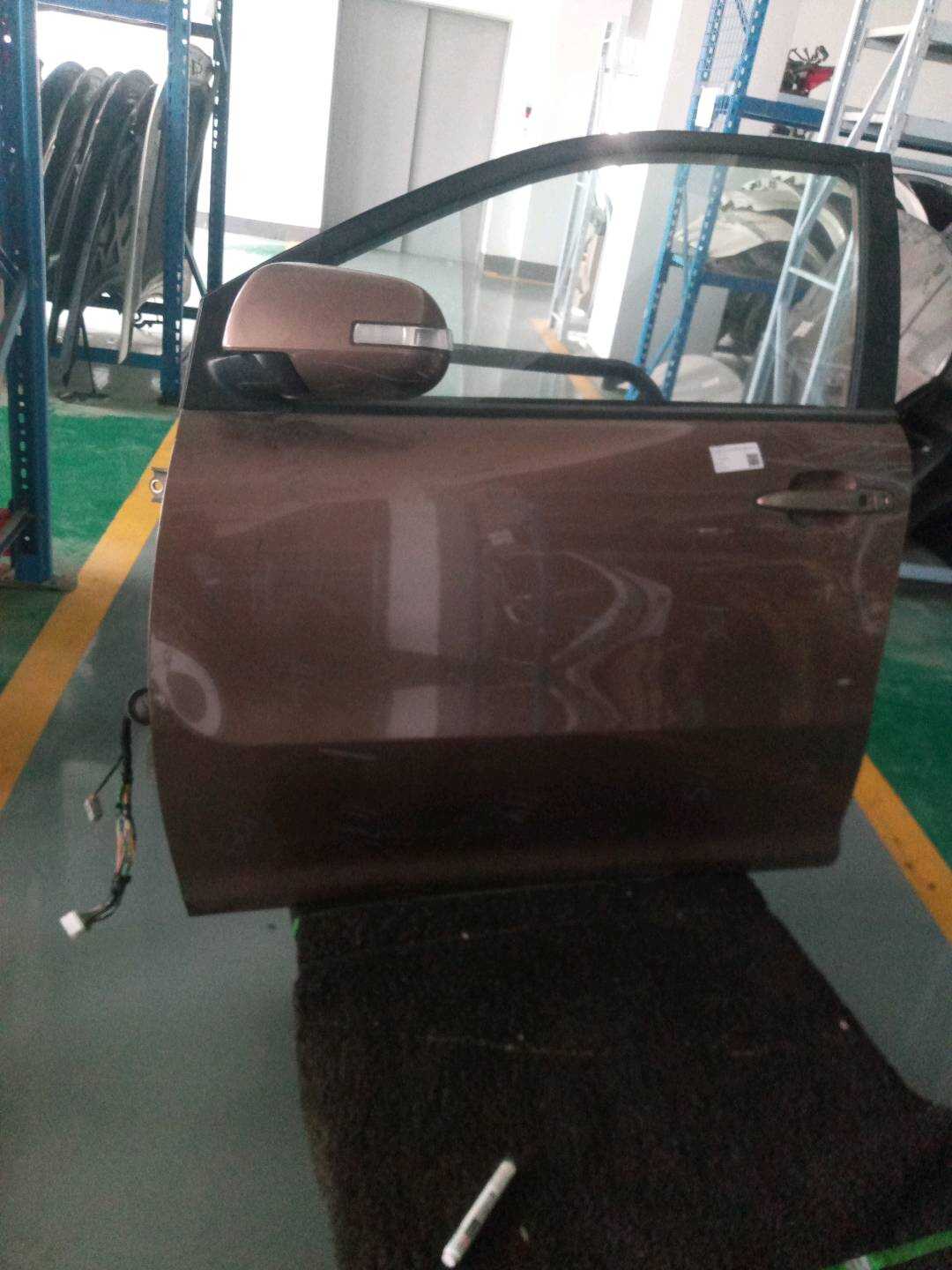 1057484200 前门壳(左)
