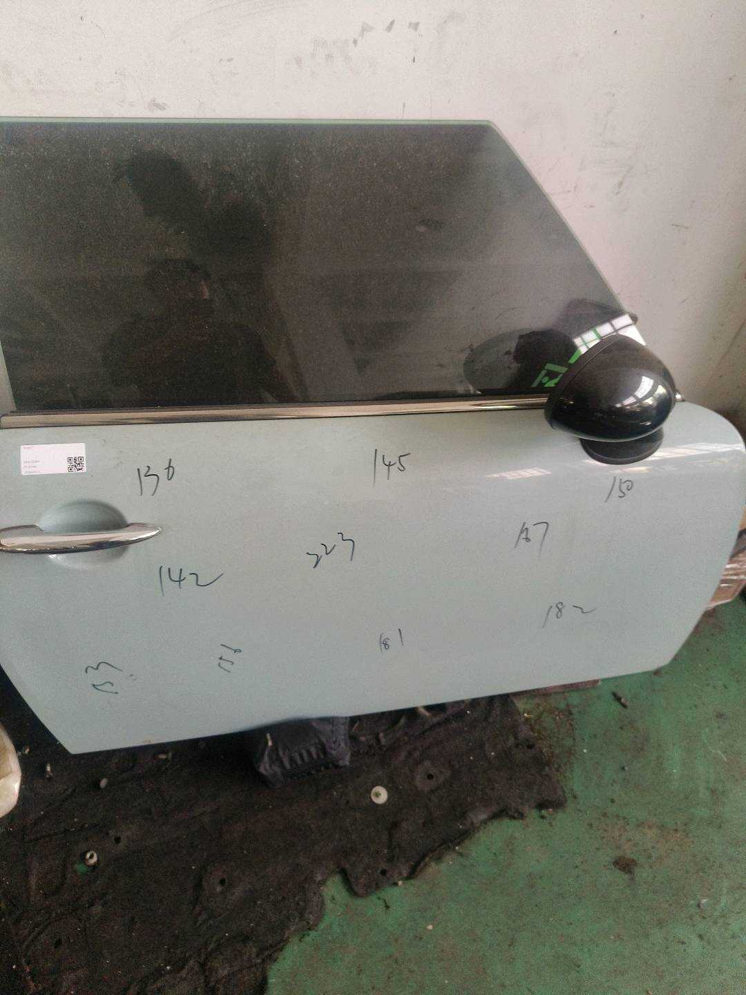 41002755936 前门壳（右）
