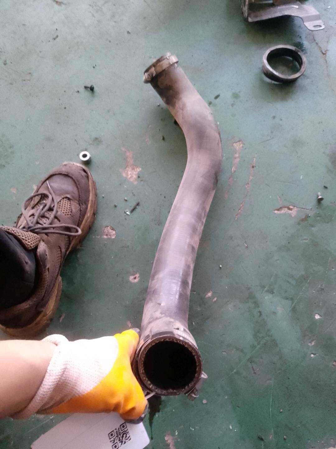 YL01358280 涡轮增压器进气管