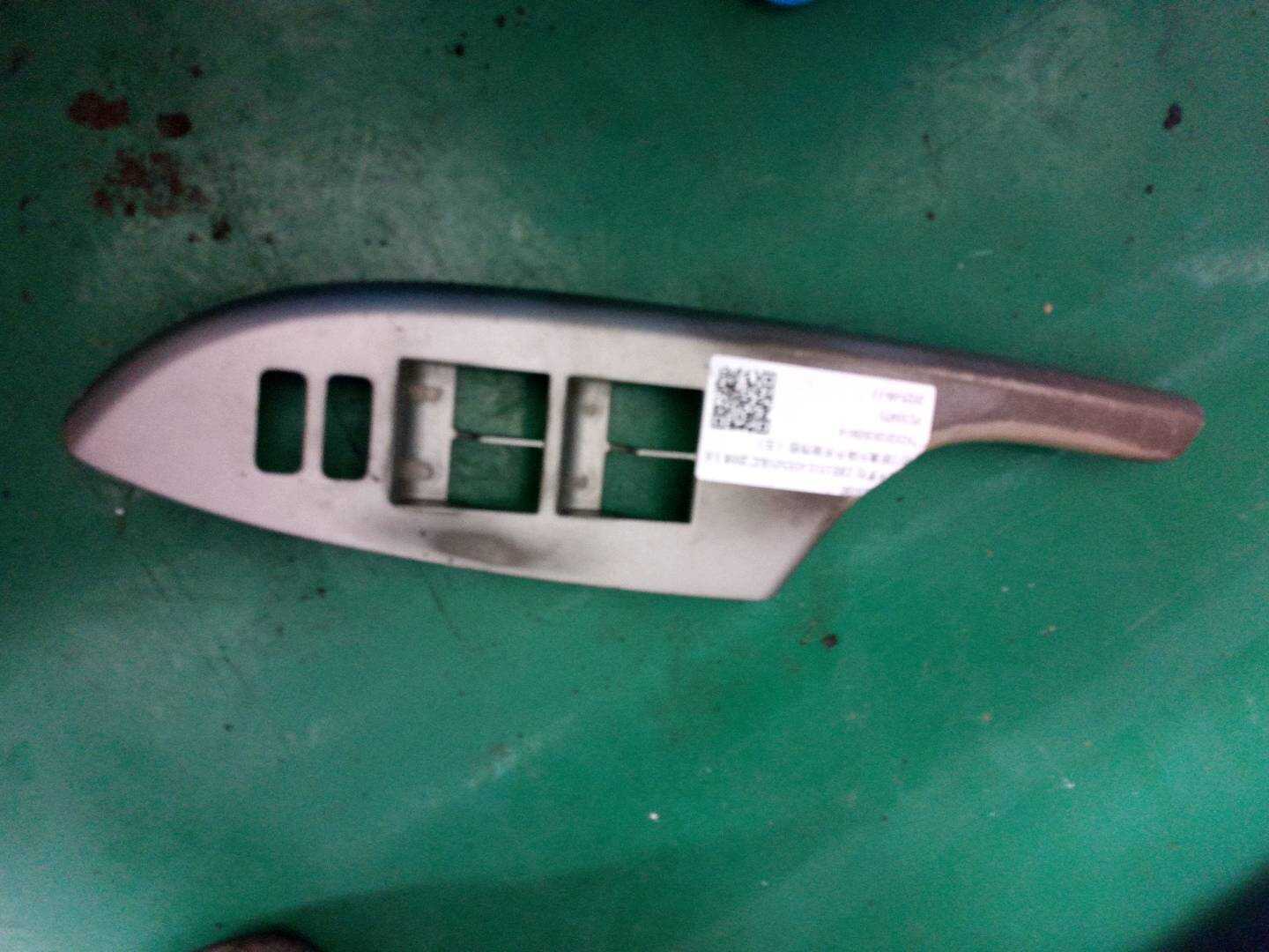 7423202630B0 前门玻璃升降开关装饰板(左)