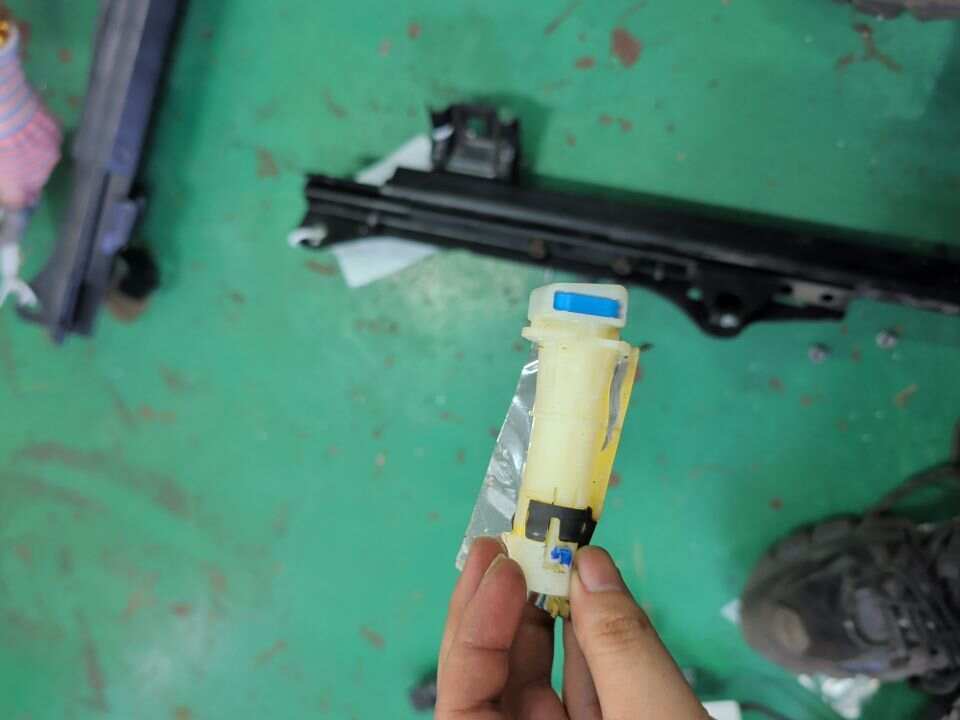 52109158863 前排座椅头枕导套