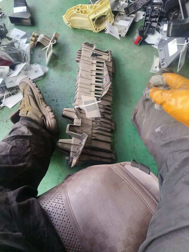 51476981052 架梁 护栏 右