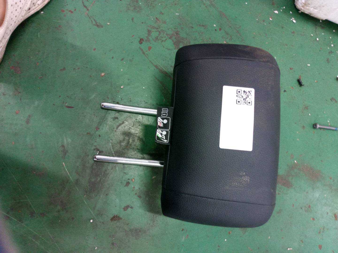 A1769700950 后座椅头枕(左)