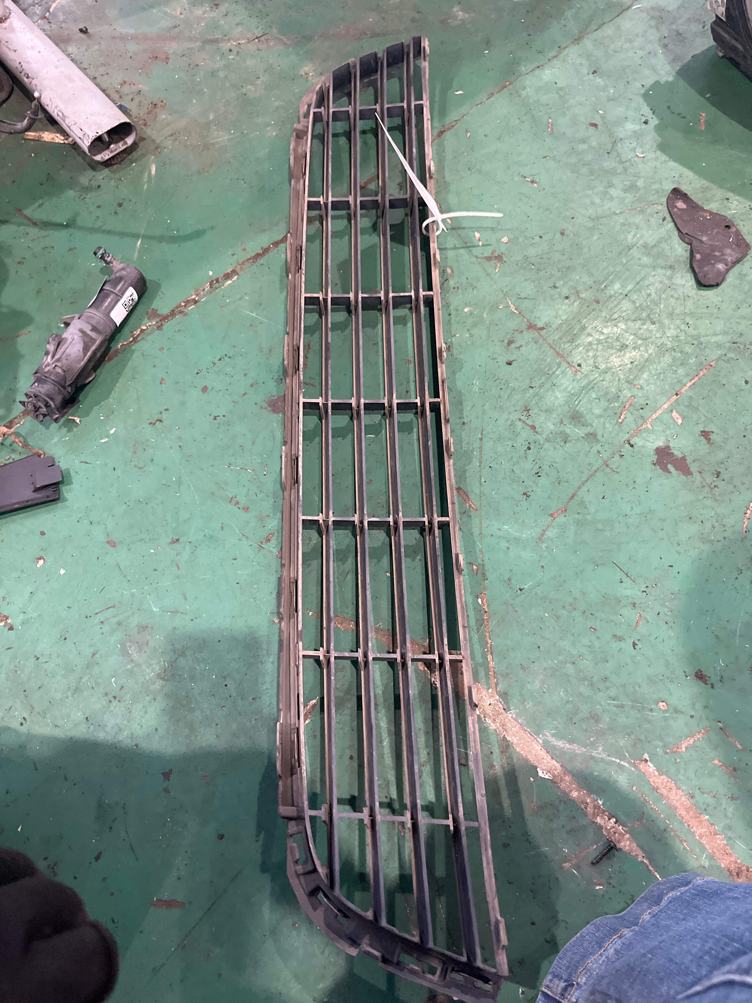 1K9853671 Front Bumper Grille (Lower Middle)