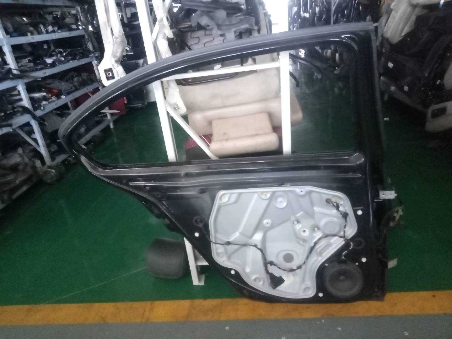 1Z5833051 后门壳(左)