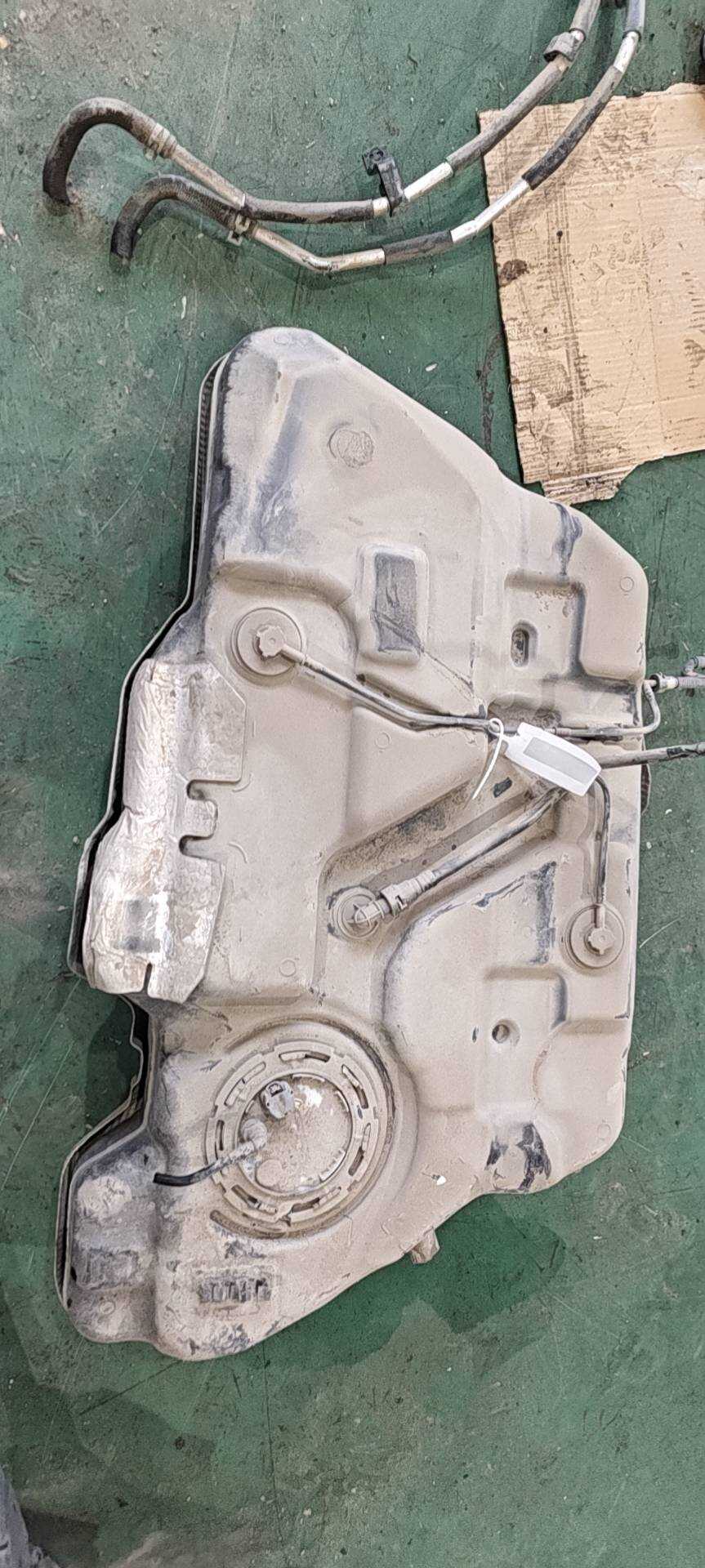 F2G39002PE 燃油箱