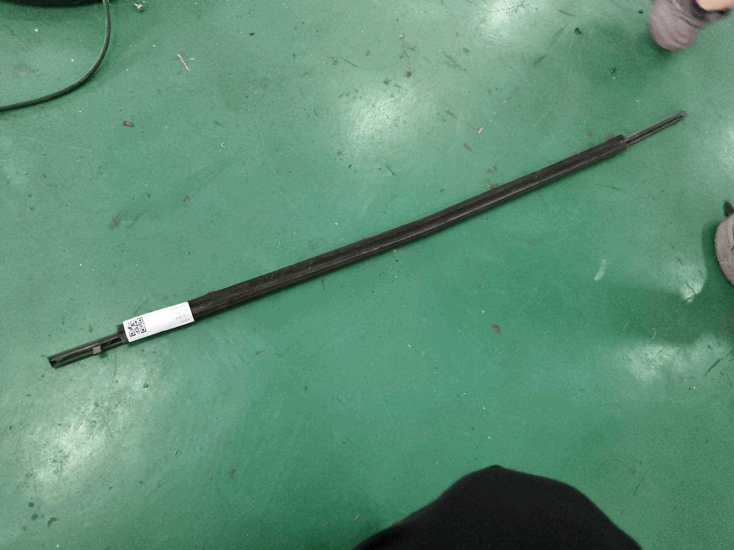 7572076010 Front Door Window Molding (Left Outer)
