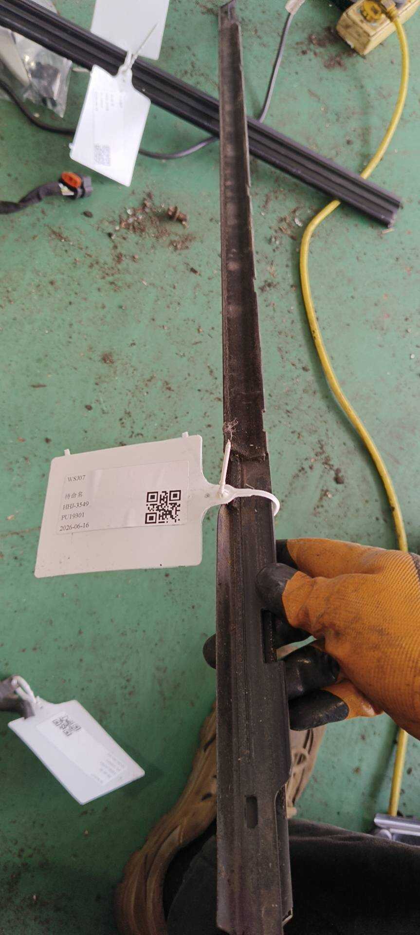 9804457880 后门玻璃压条(左外)