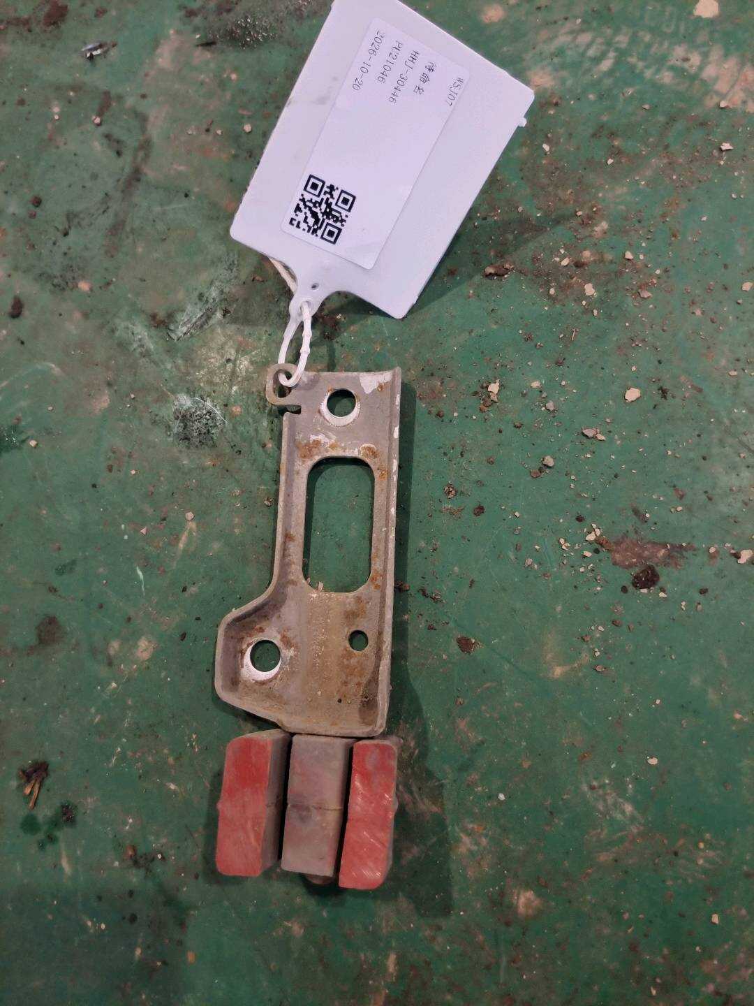 L4F0253144R Exhaust Pipe Bracket, Rear Right