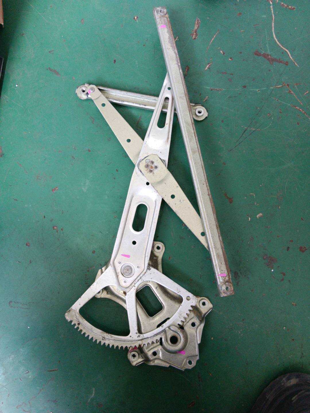 698010D110 Front Door Window Regulator Bracket, Right