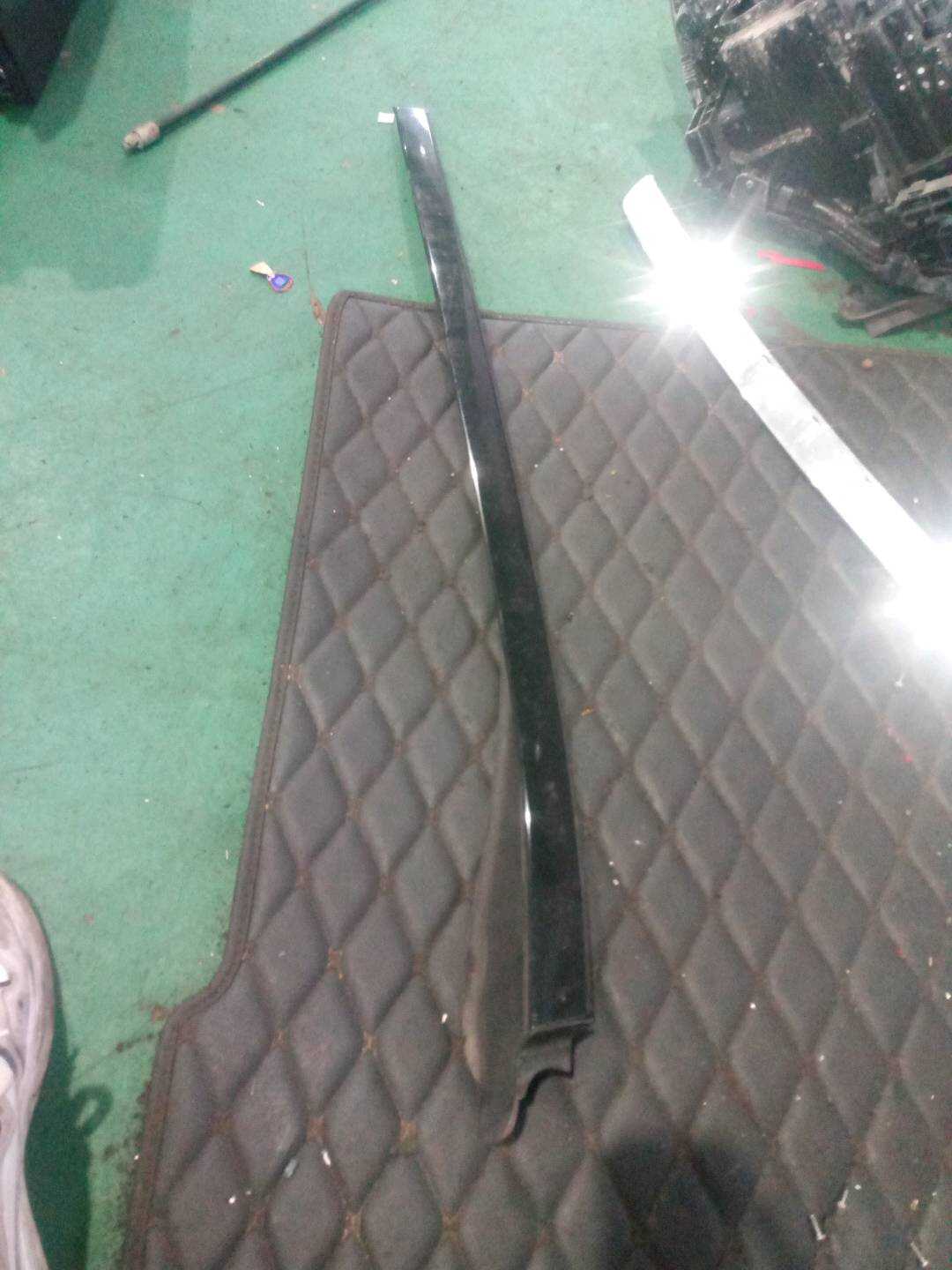 A1566901700 前风挡玻璃饰条(左)