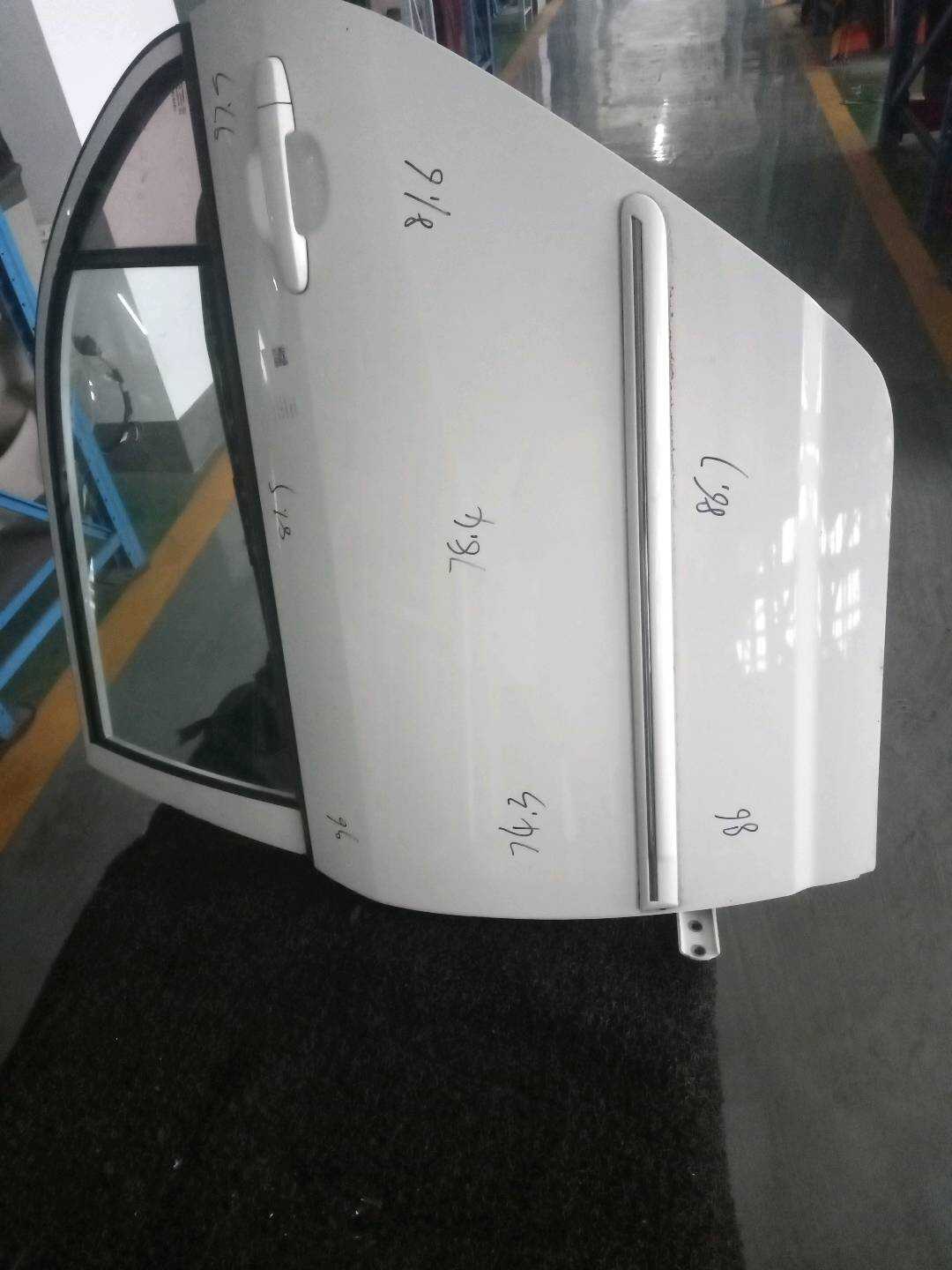 6700402370 后门壳(左)