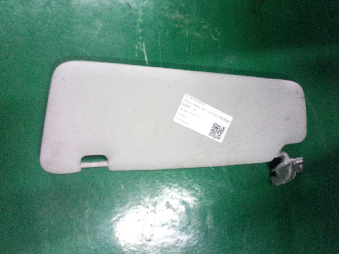 8U0857552HFT9 遮阳板(右)