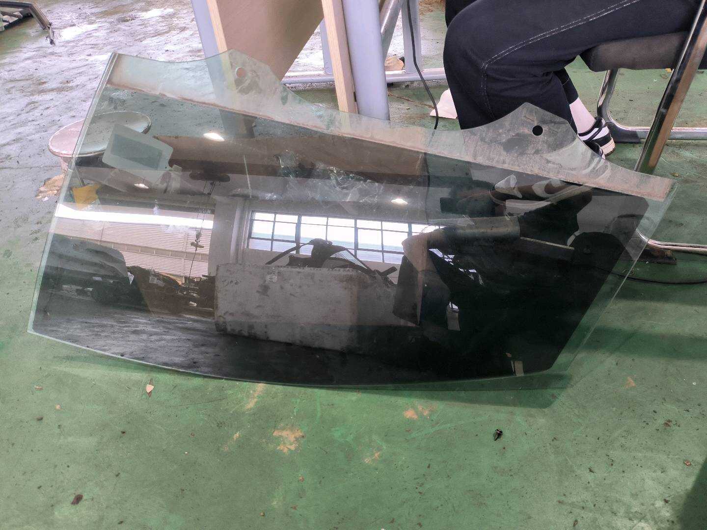 L510845201B 前门玻璃(左)