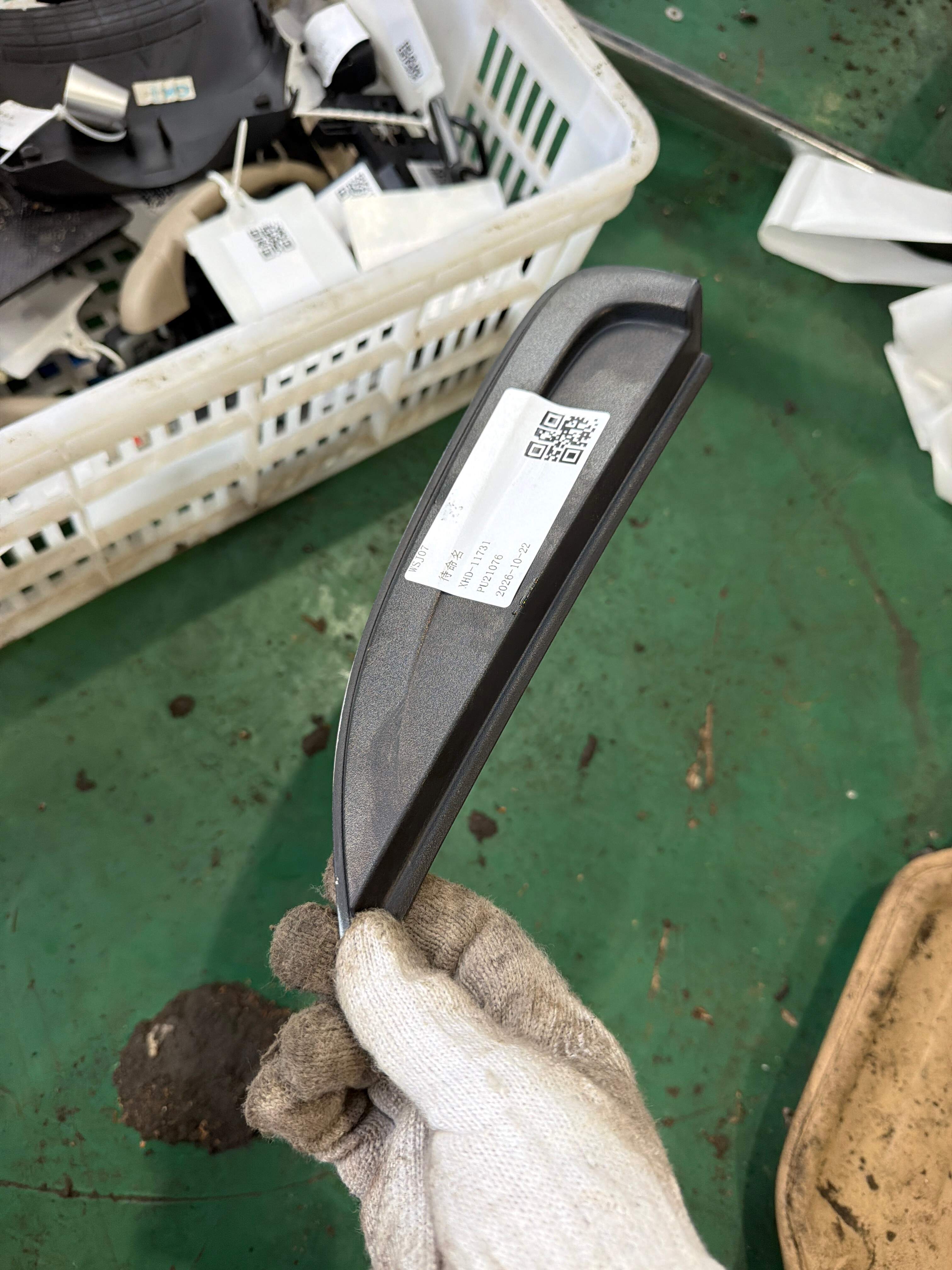878104X000 Rear Quarter Glass, Left