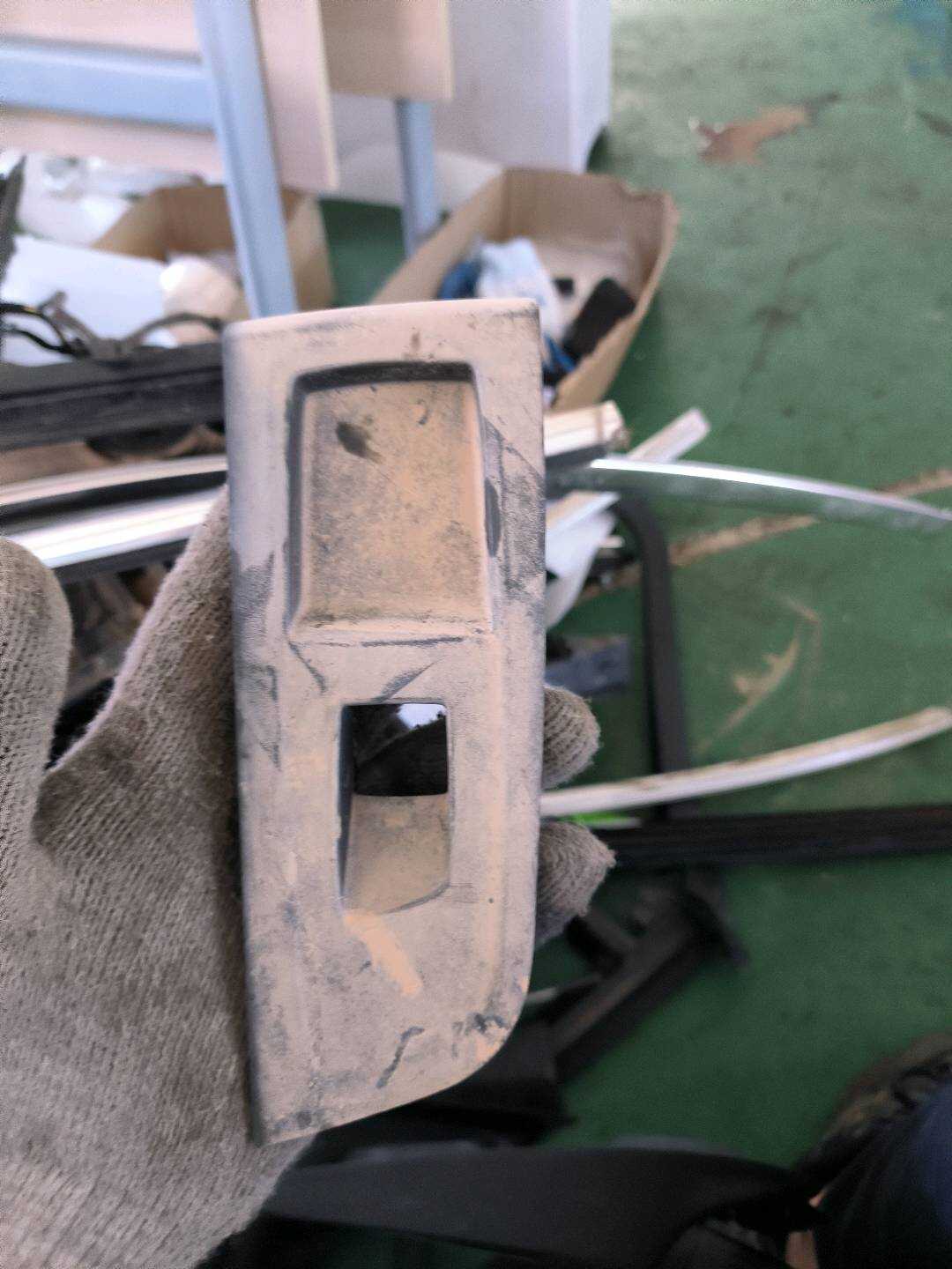 51417429680 前门玻璃升降开关装饰板(右)