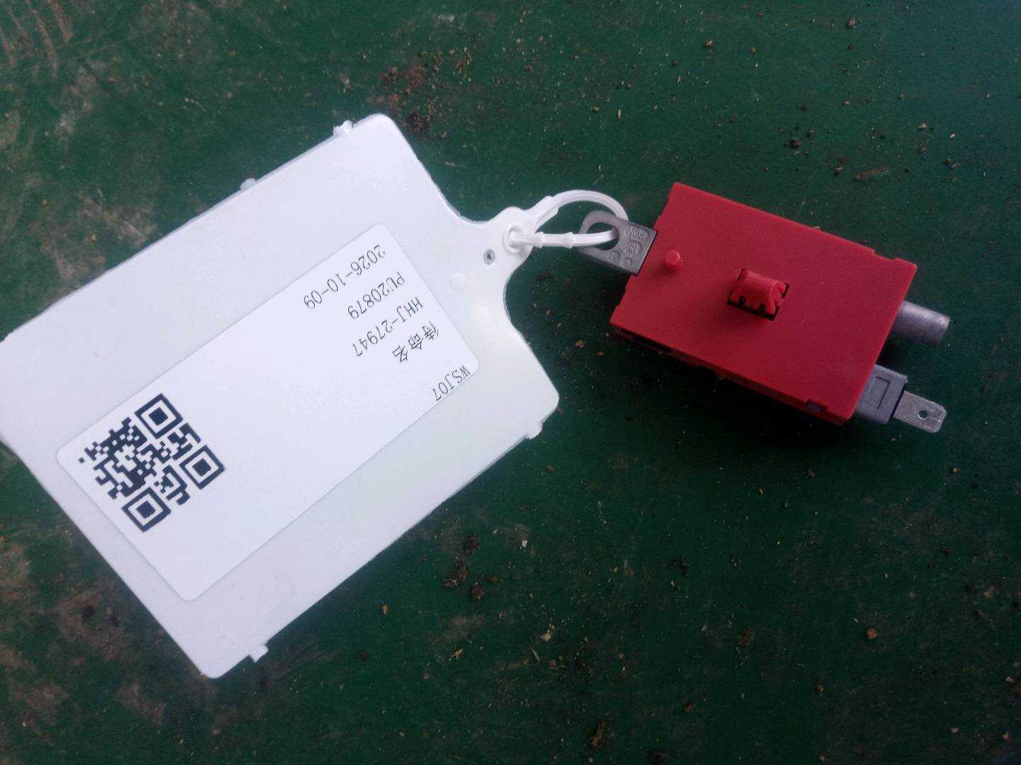 DS7T18C847HA 天线放大器（右）