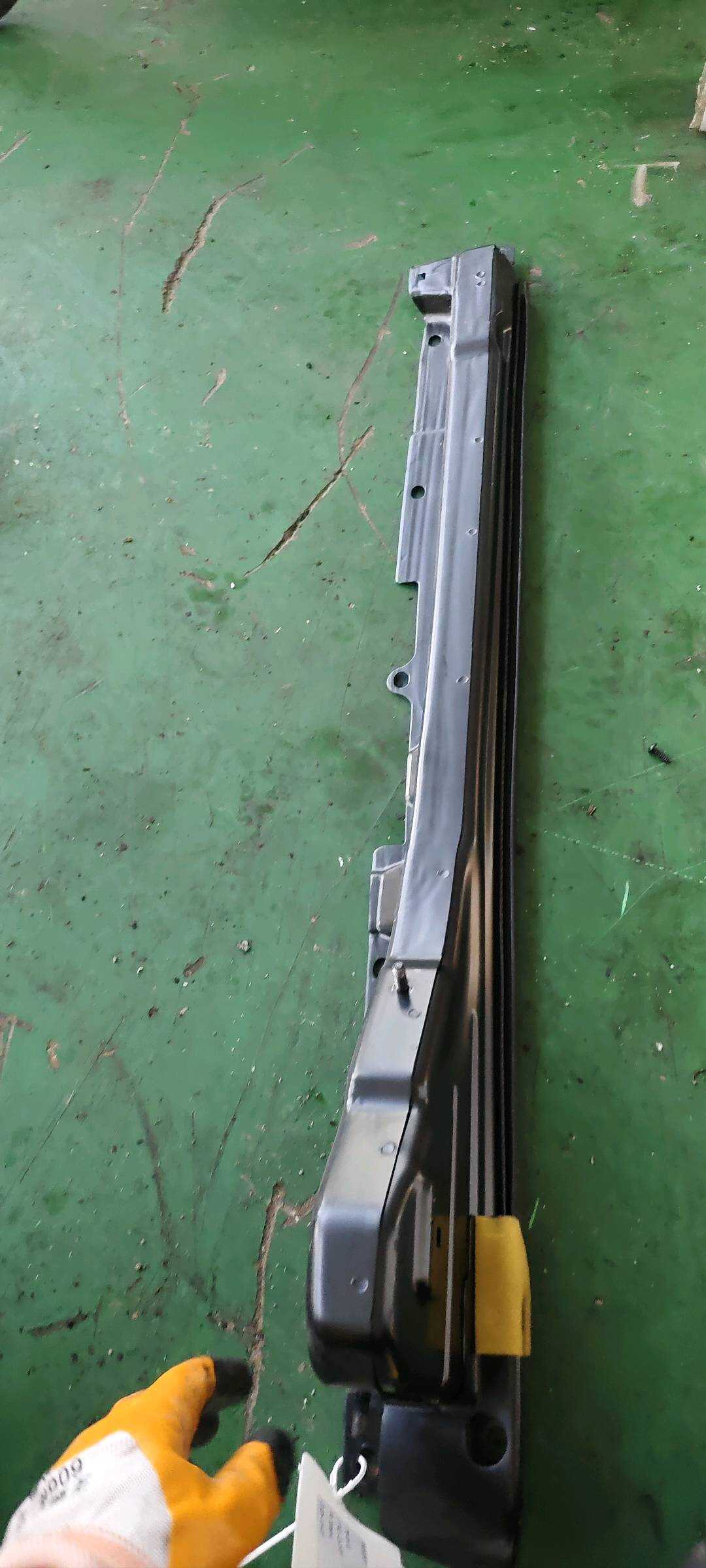 7N0843852G 滑动车门 导轨