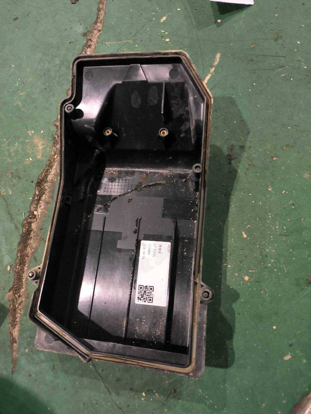 A2215401182 发动机保险盒上盖(左)
