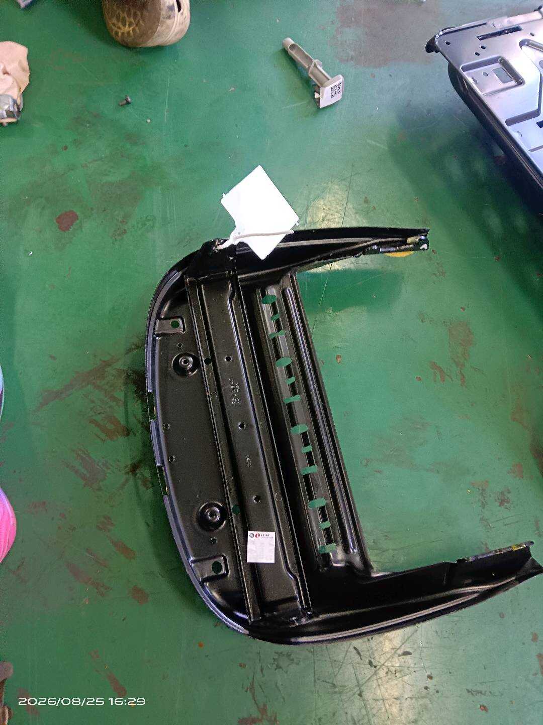 52108226420 副驾驶员座椅底座骨架