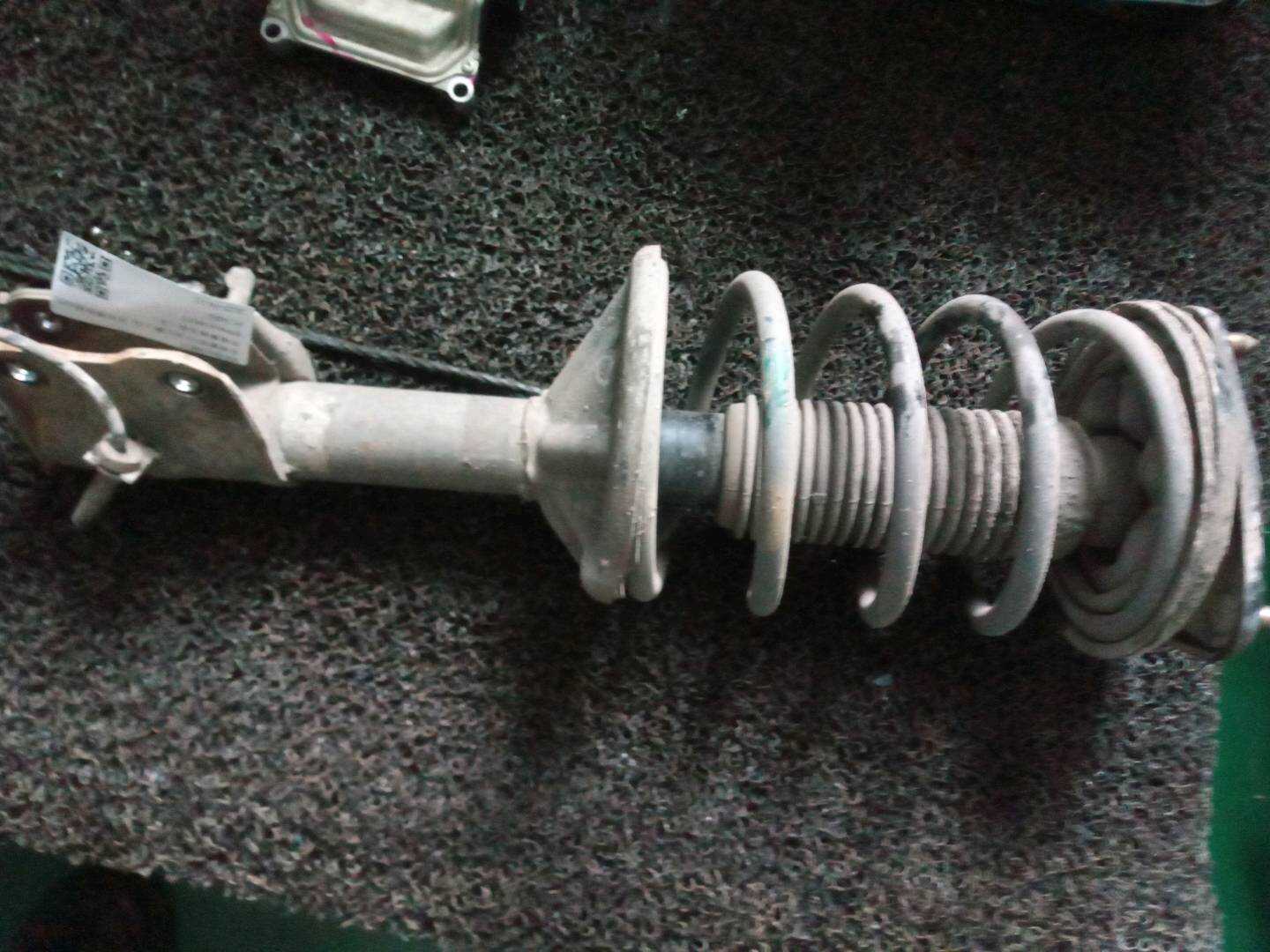 SW604188XT Front Shock Absorber Assembly, Left