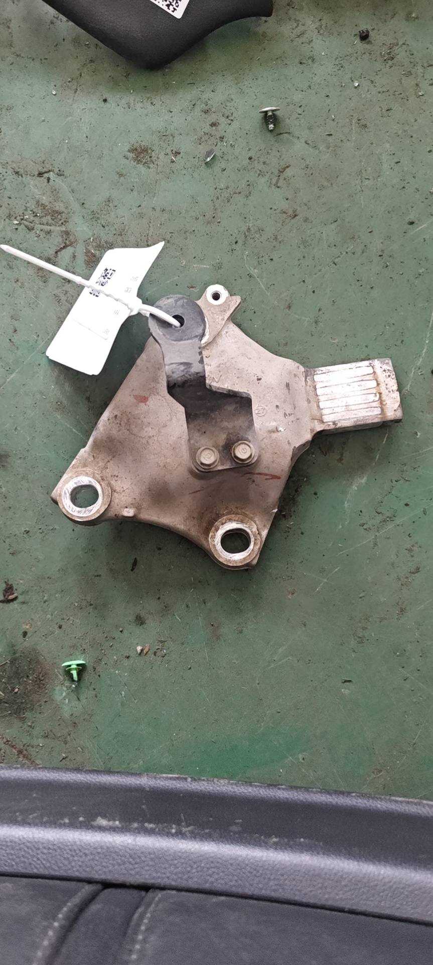 50850T5H003 变速箱支座