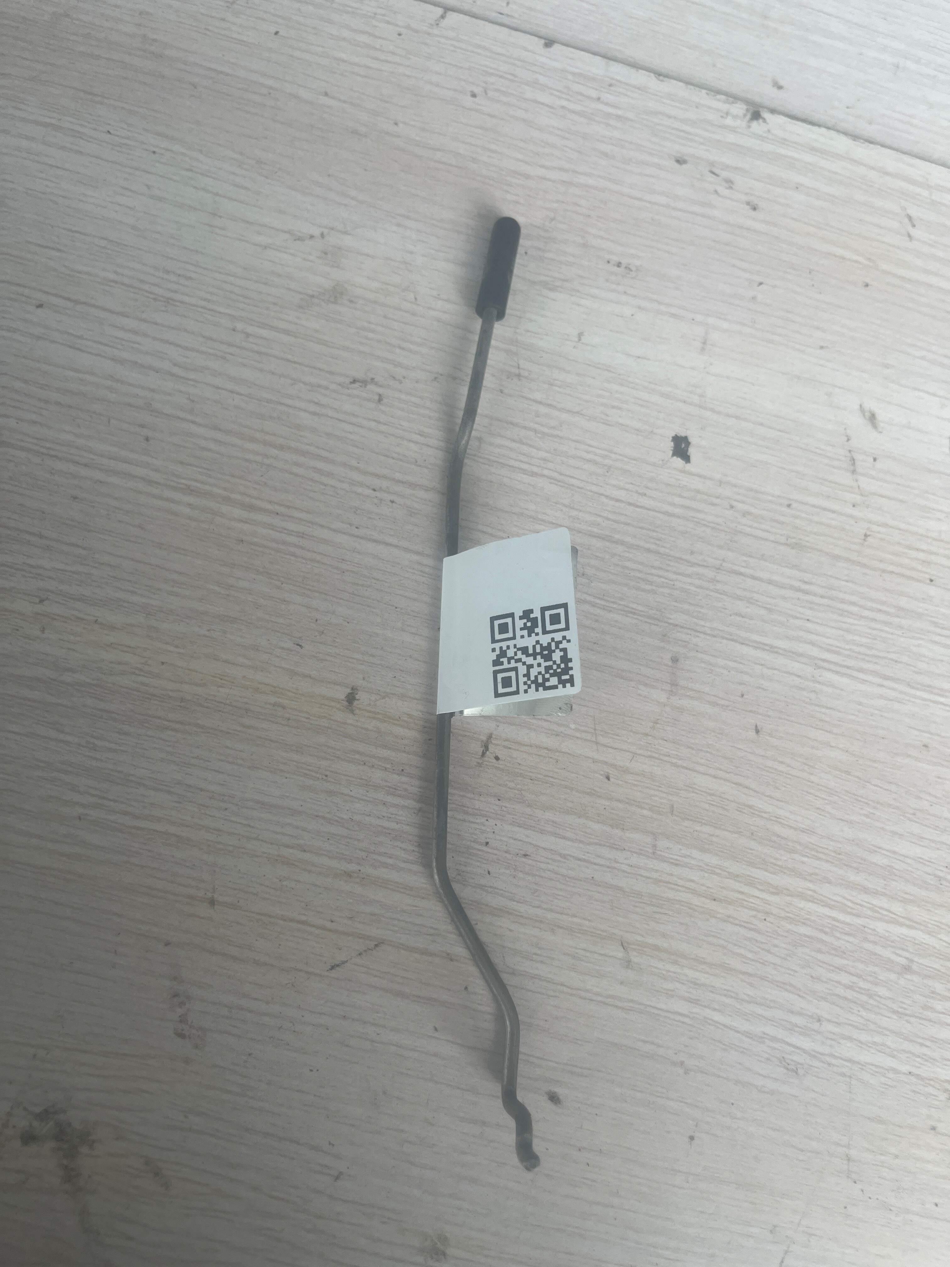51227177242 后门锁止杆(右)