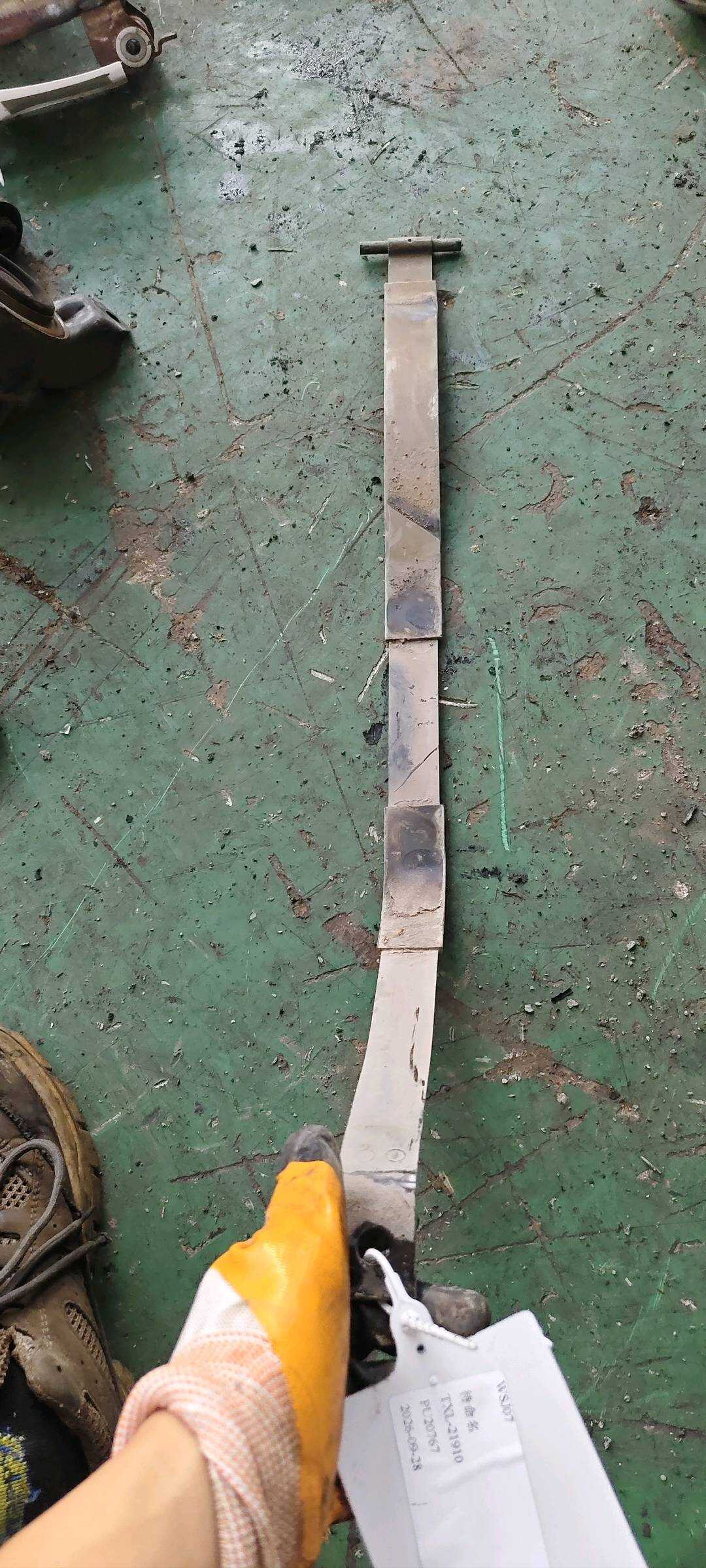 312111R000 燃油箱固定带(右)