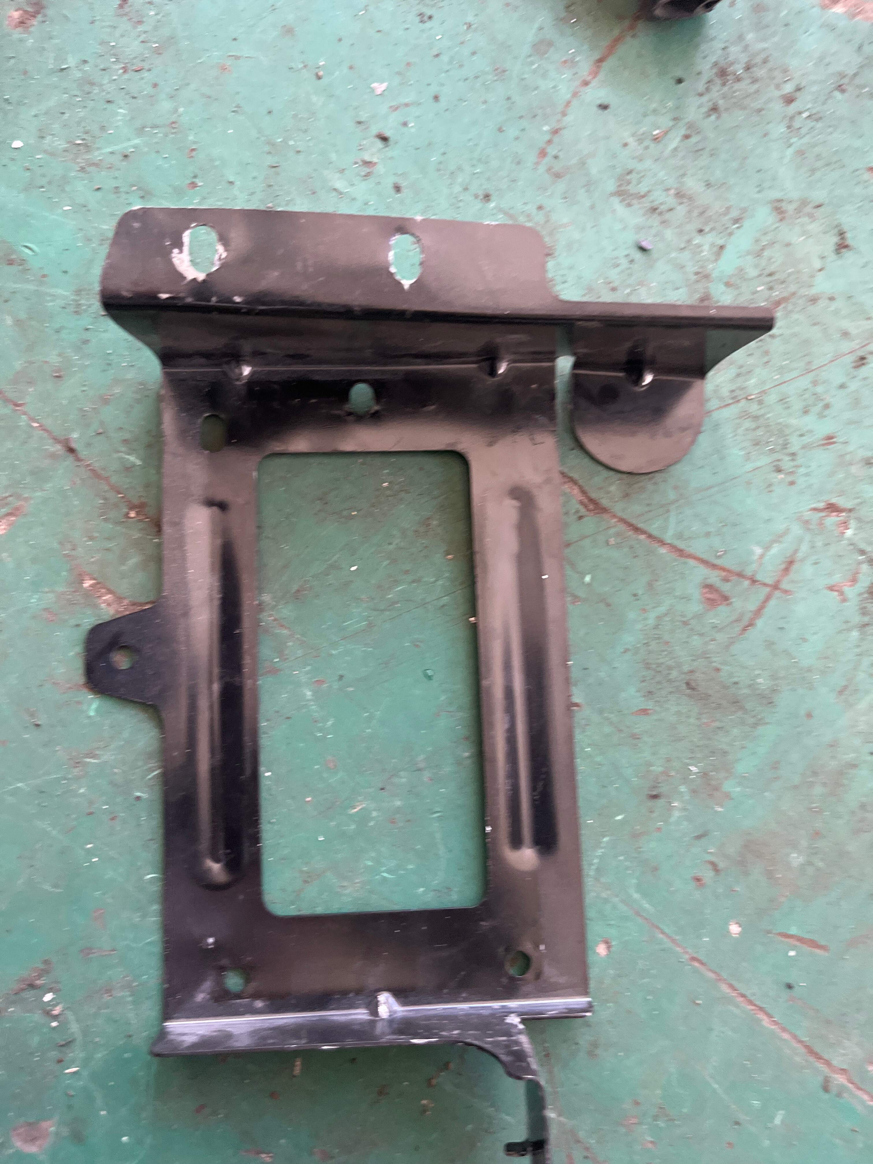 LR028257 Bracket
