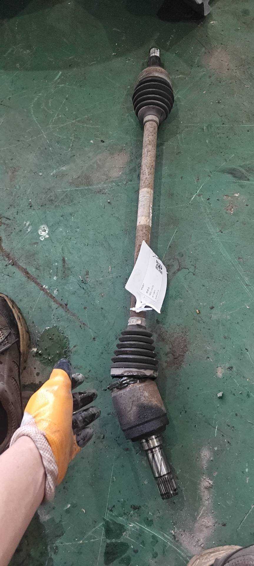 LR041309 Rear Axle Shaft, Left