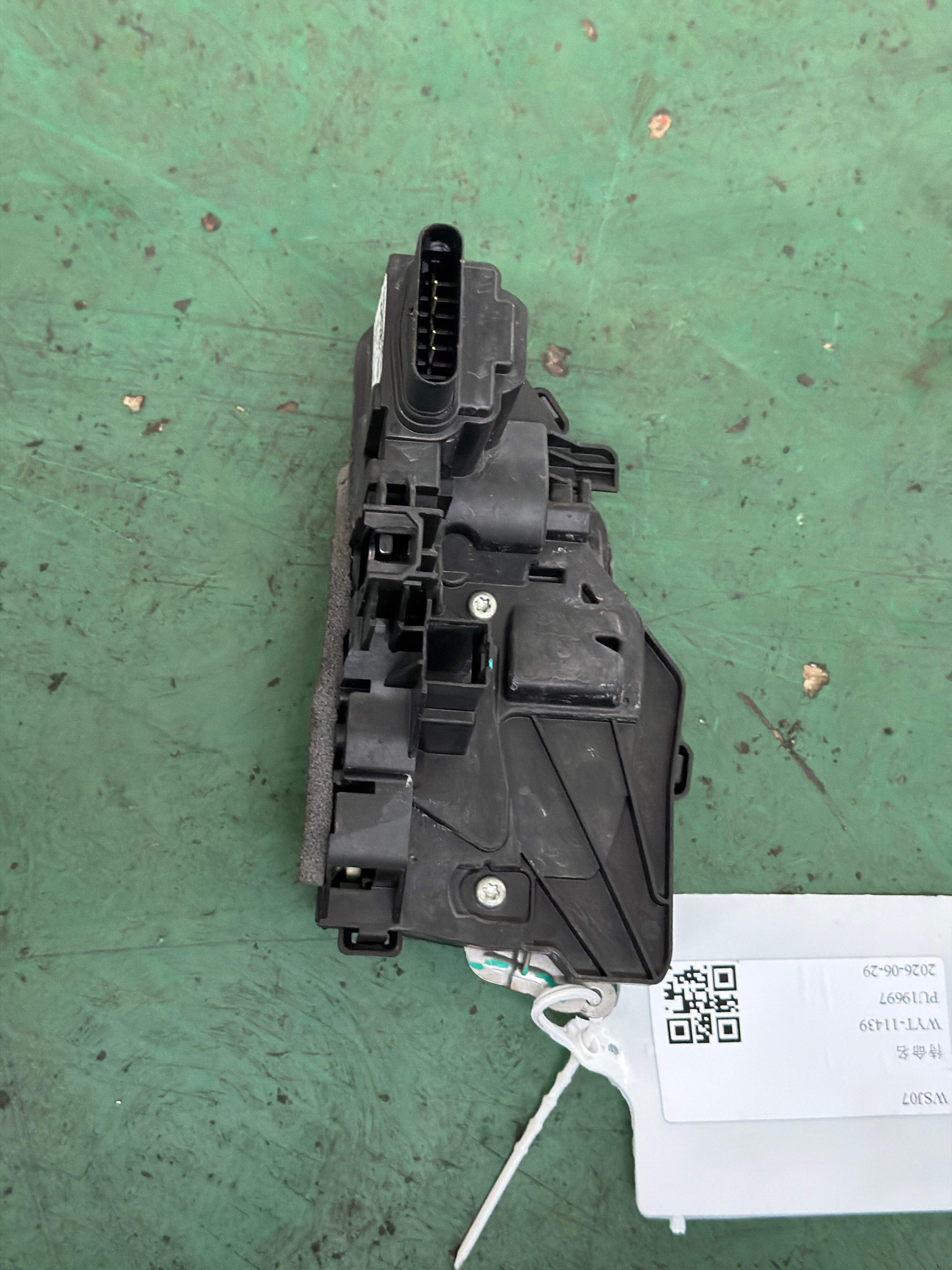 8892870495 Rear Door Lock Assembly, Left